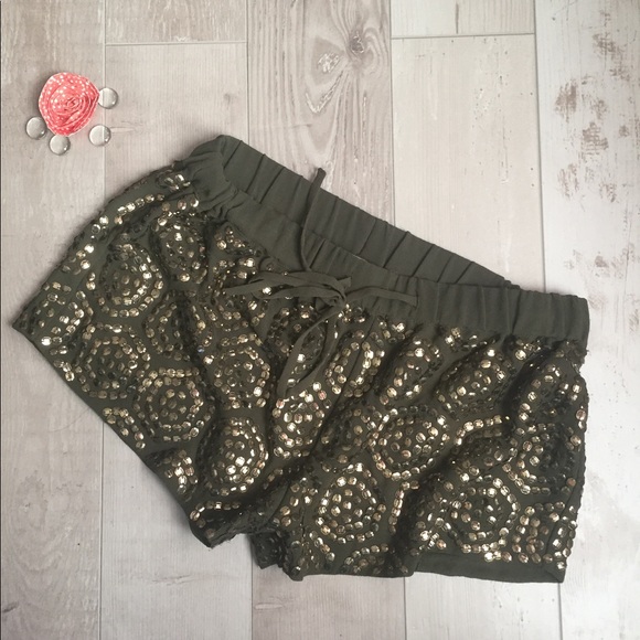 Guess Pants - Guess shorts